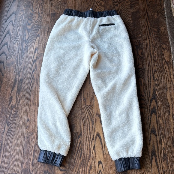 Fabletics Fleece Elastic Waist Joggers Pants Yoga Small - Picture 2 of 3